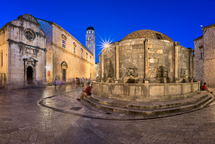 The Large Fountain of Onofrio and St. Saviour Church